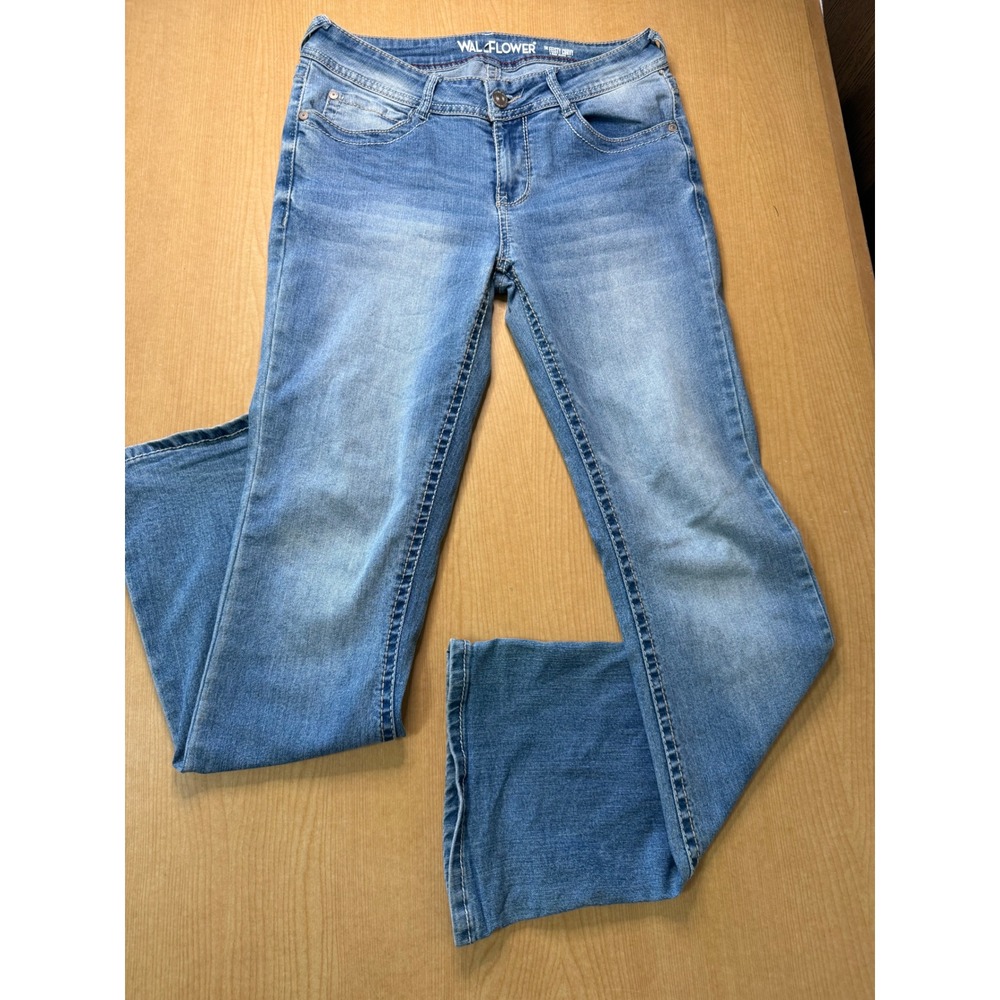 WallFlower Feisty Curvy Low Rise Bootcut Jeans Medium Wash Blue WFM14043F Size 5